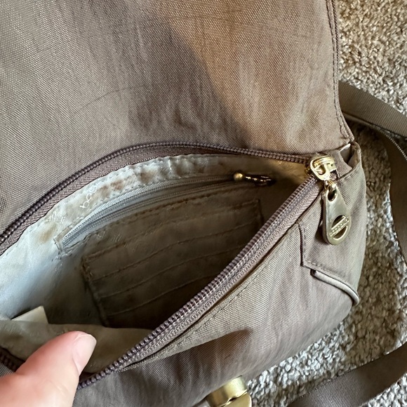 Baggallini Classic Taupe Crossbody Bag with Turn-Lock Closure - Picture 3 of 5